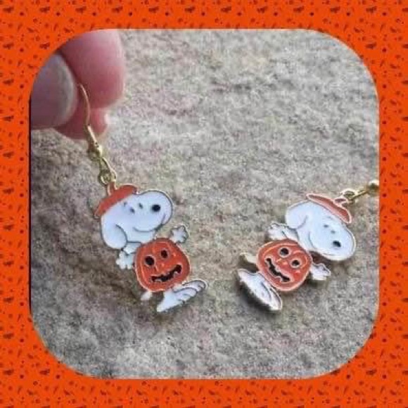 COPY - New Adorable Great Pumpkin ๐ Charlie Brown Snoopy Halloween Earrings - Picture 3 of 6